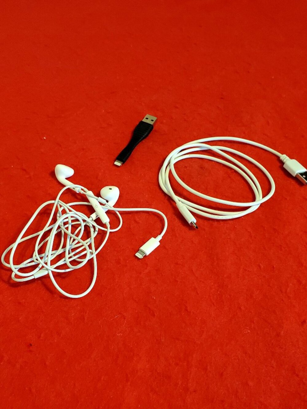 3pc Apple Cell Phone Charger Cables & Headphones NEW!